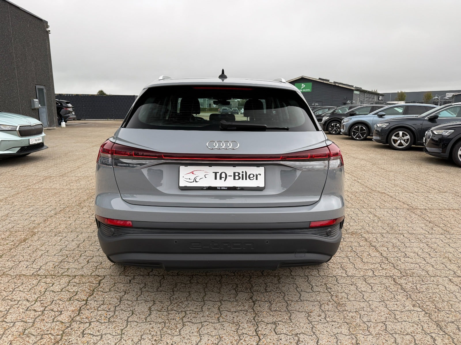 Grå Audi Q4 e-tron fra 2022
