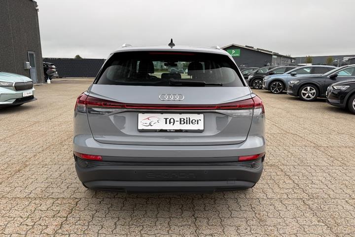 Grå Audi Q4 e-tron fra 2022