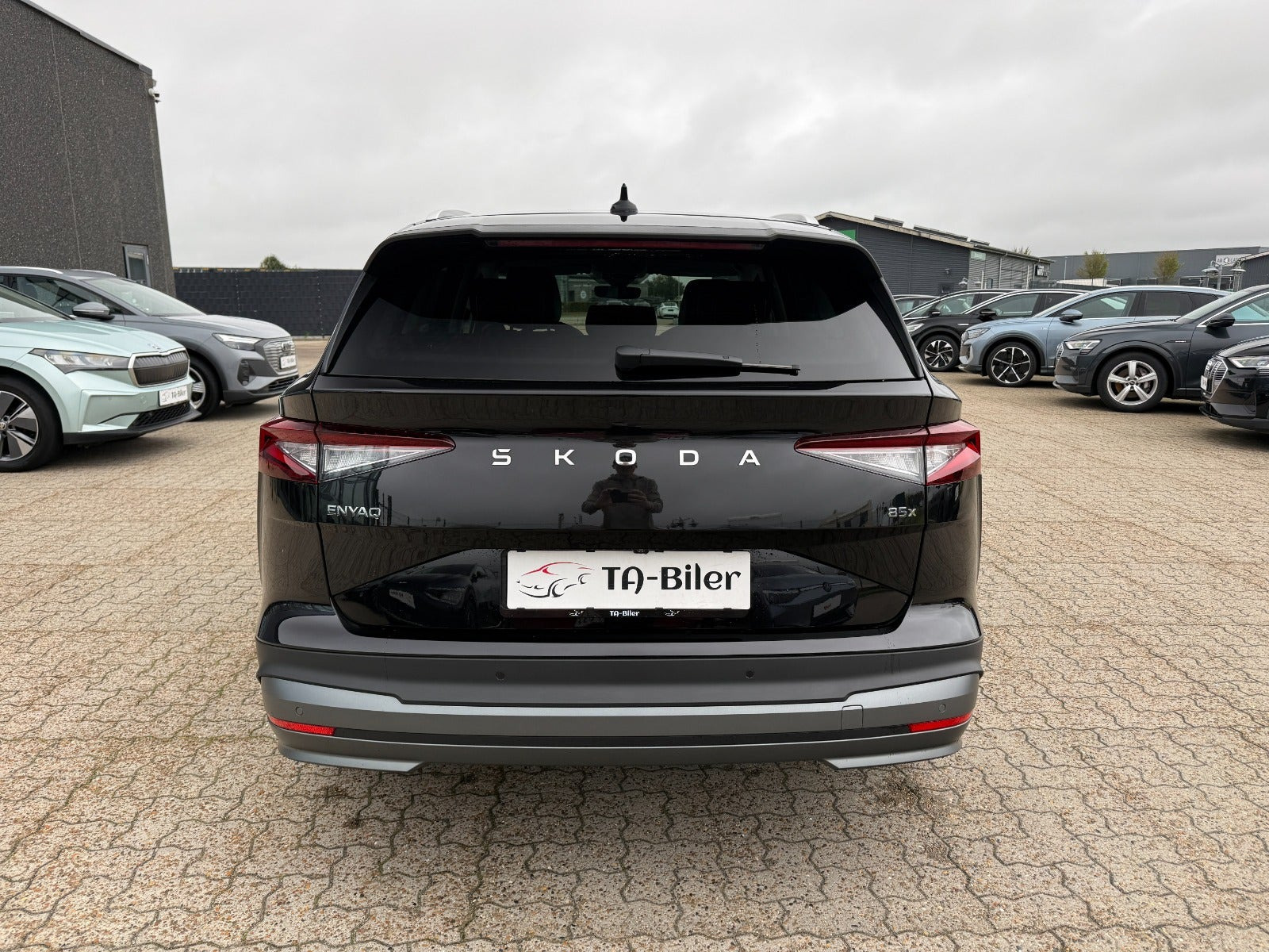 Sort Skoda Enyaq fra 2025