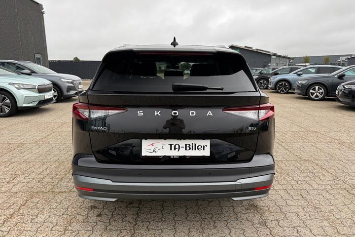 Sort Skoda Enyaq fra 2025