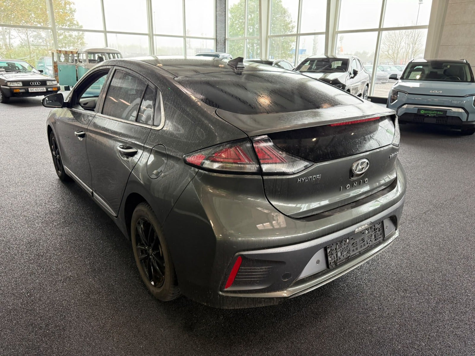 Grå Hyundai Ioniq fra 2022