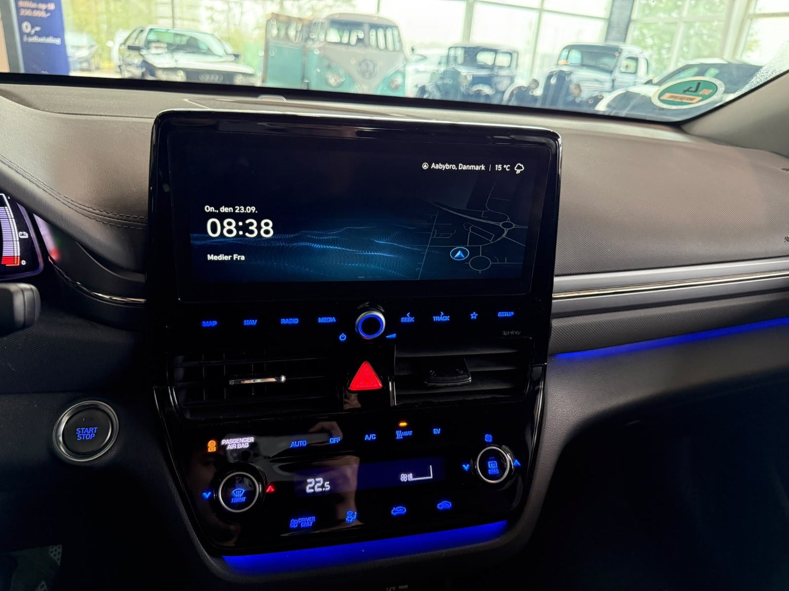 Grå Hyundai Ioniq fra 2022