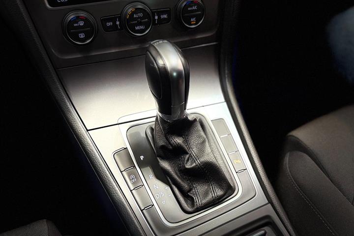 Sort VW Golf VII fra 2016