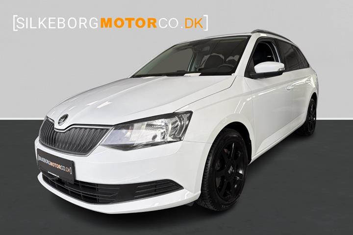 Hvid Skoda Fabia fra 2017 set udefra