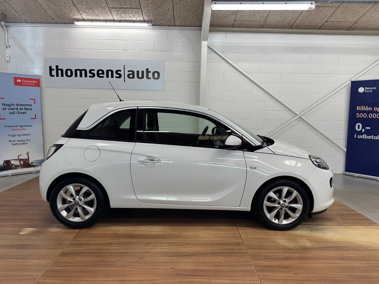 Hvid Opel Adam fra 2013