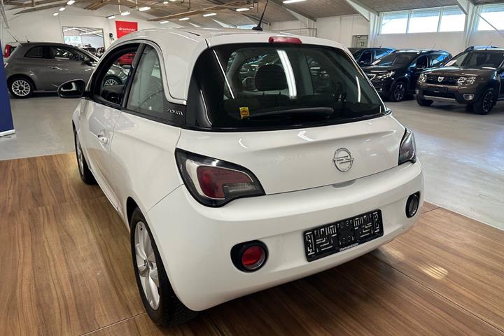Hvid Opel Adam fra 2013