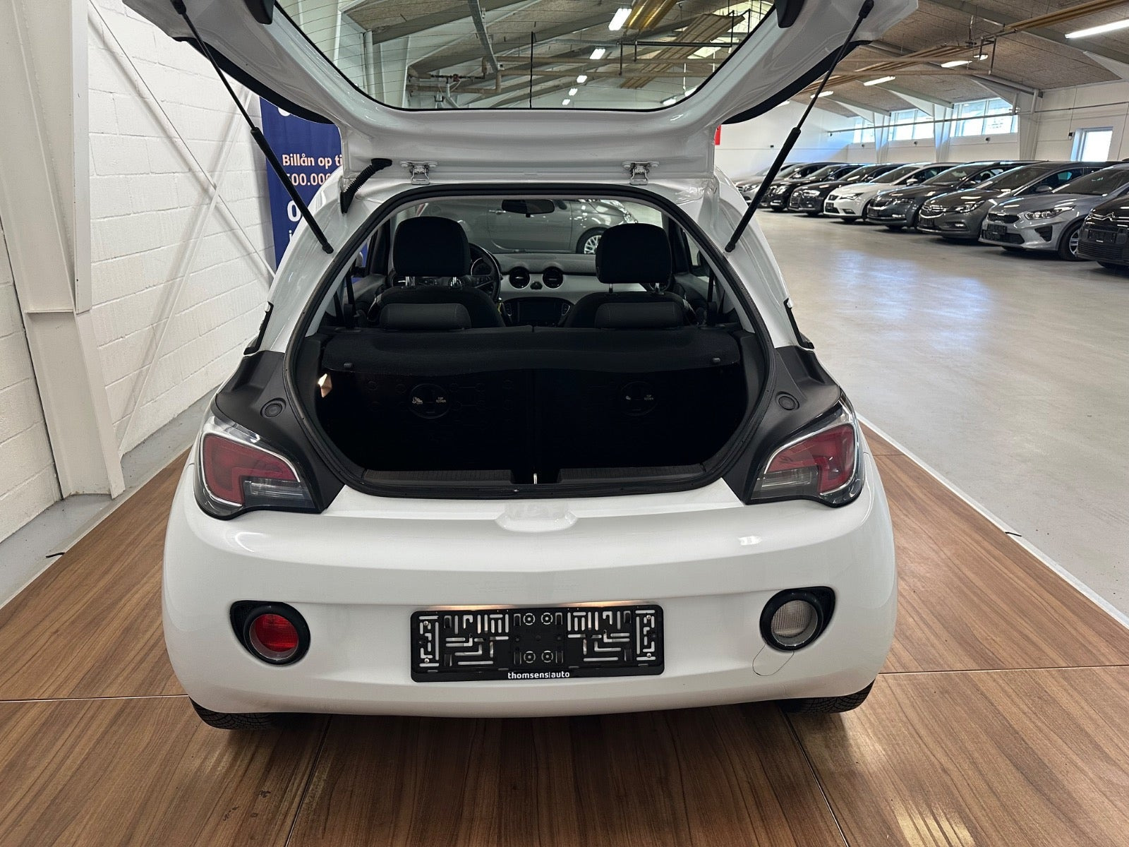 Hvid Opel Adam fra 2013