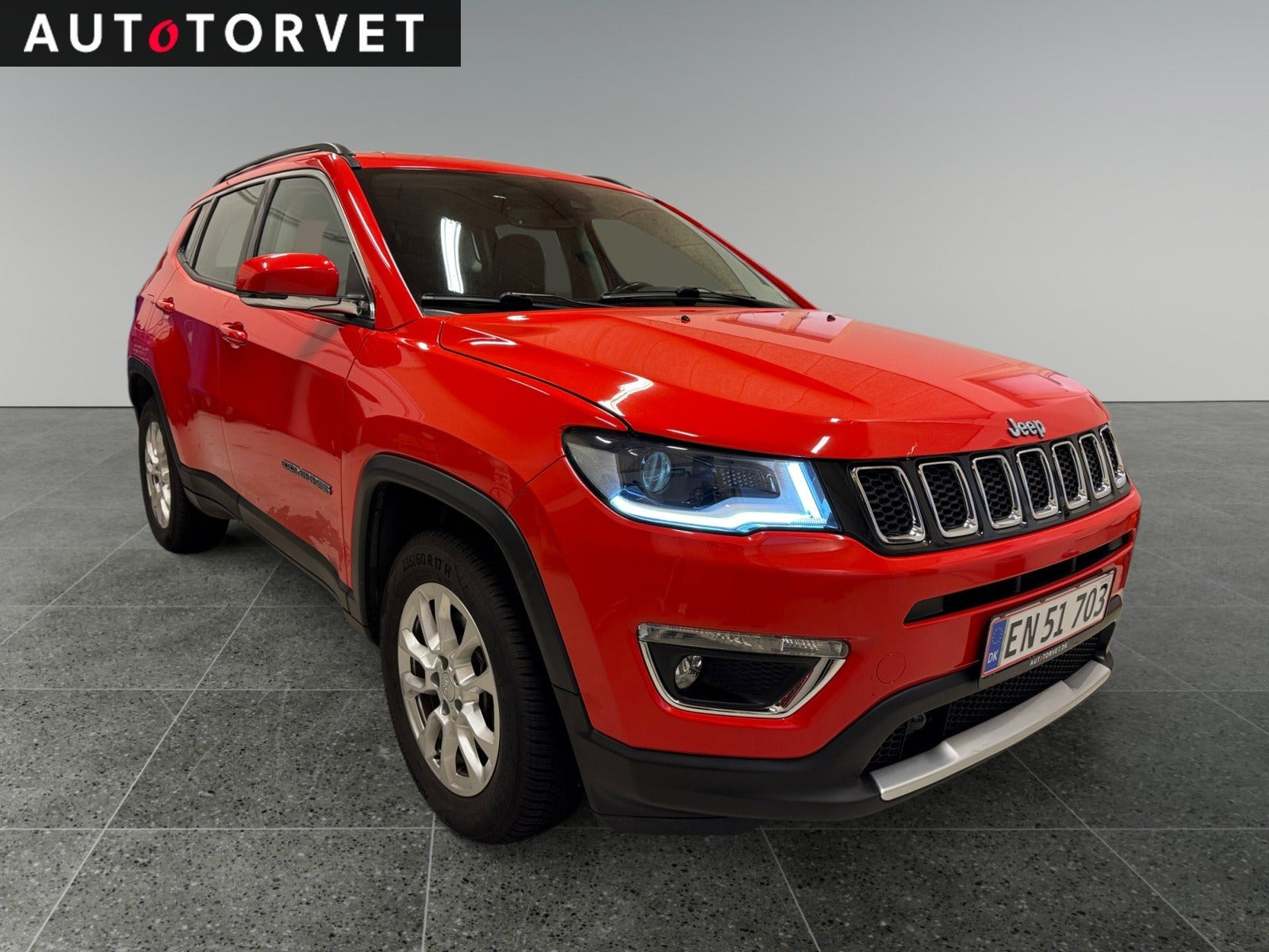 Rød Jeep Compass fra 2020