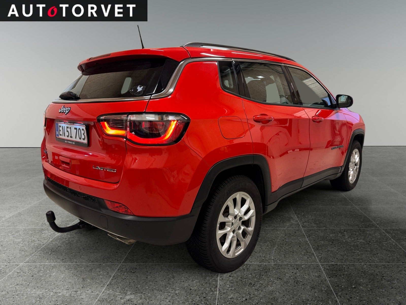 Rød Jeep Compass fra 2020