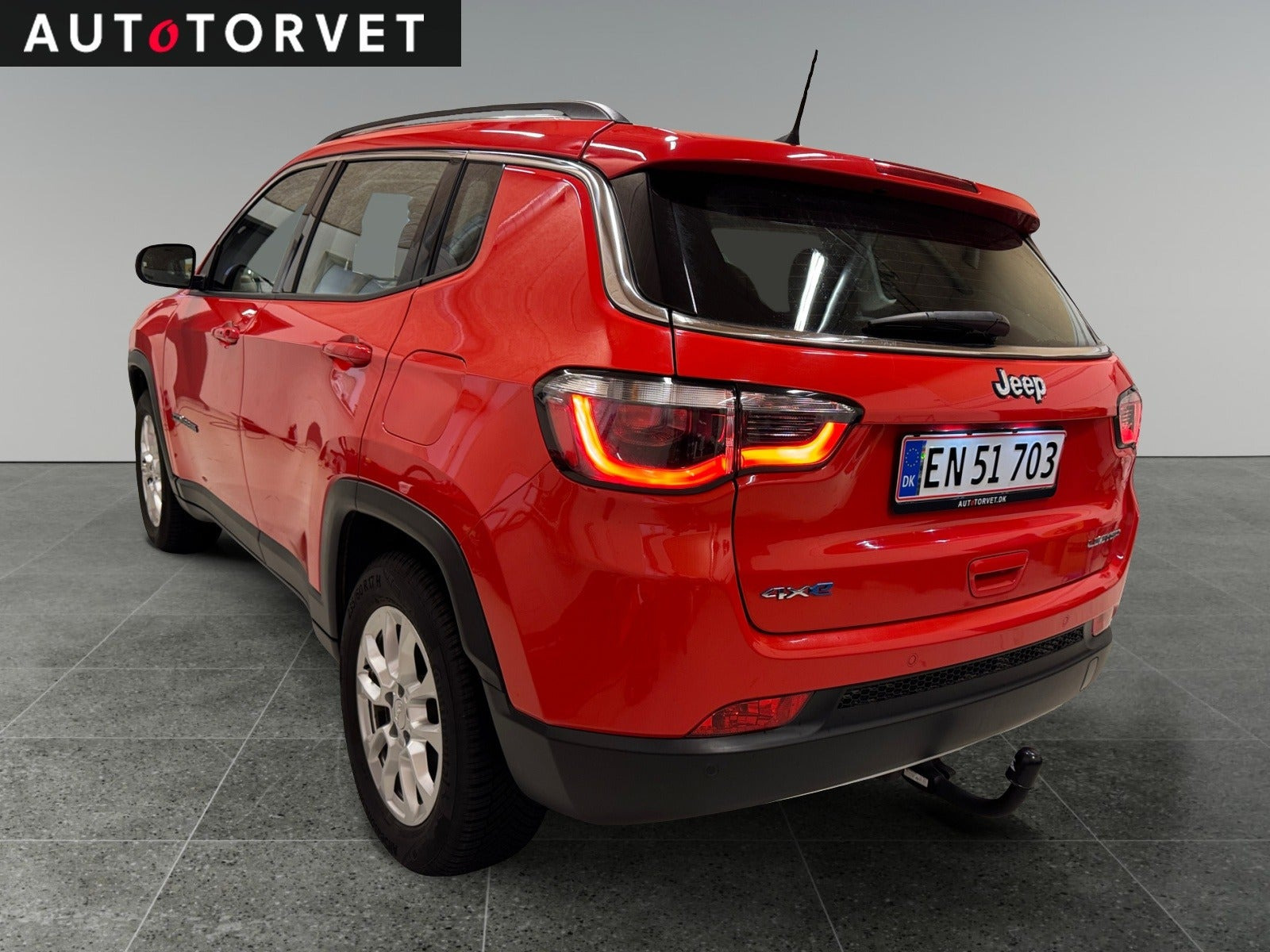 Rød Jeep Compass fra 2020