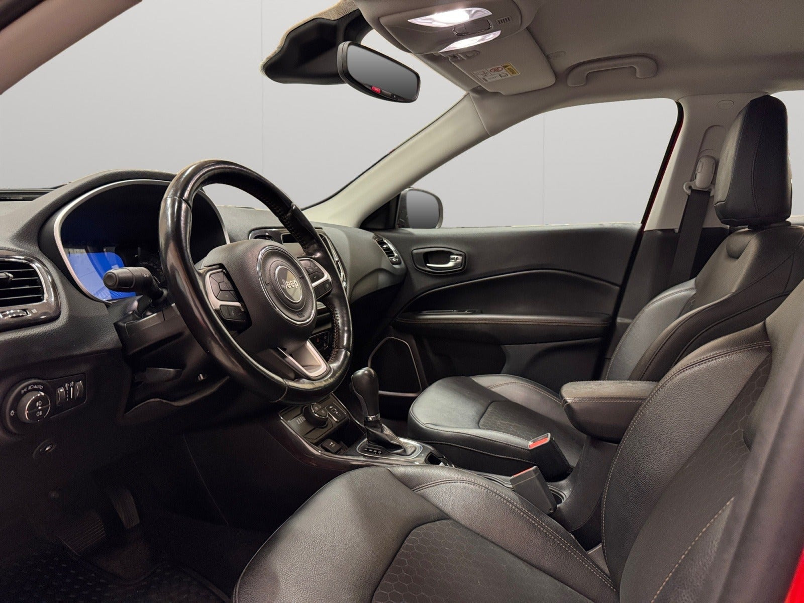 Rød Jeep Compass fra 2020