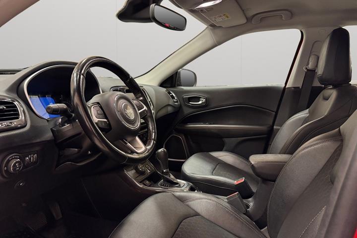 Rød Jeep Compass fra 2020
