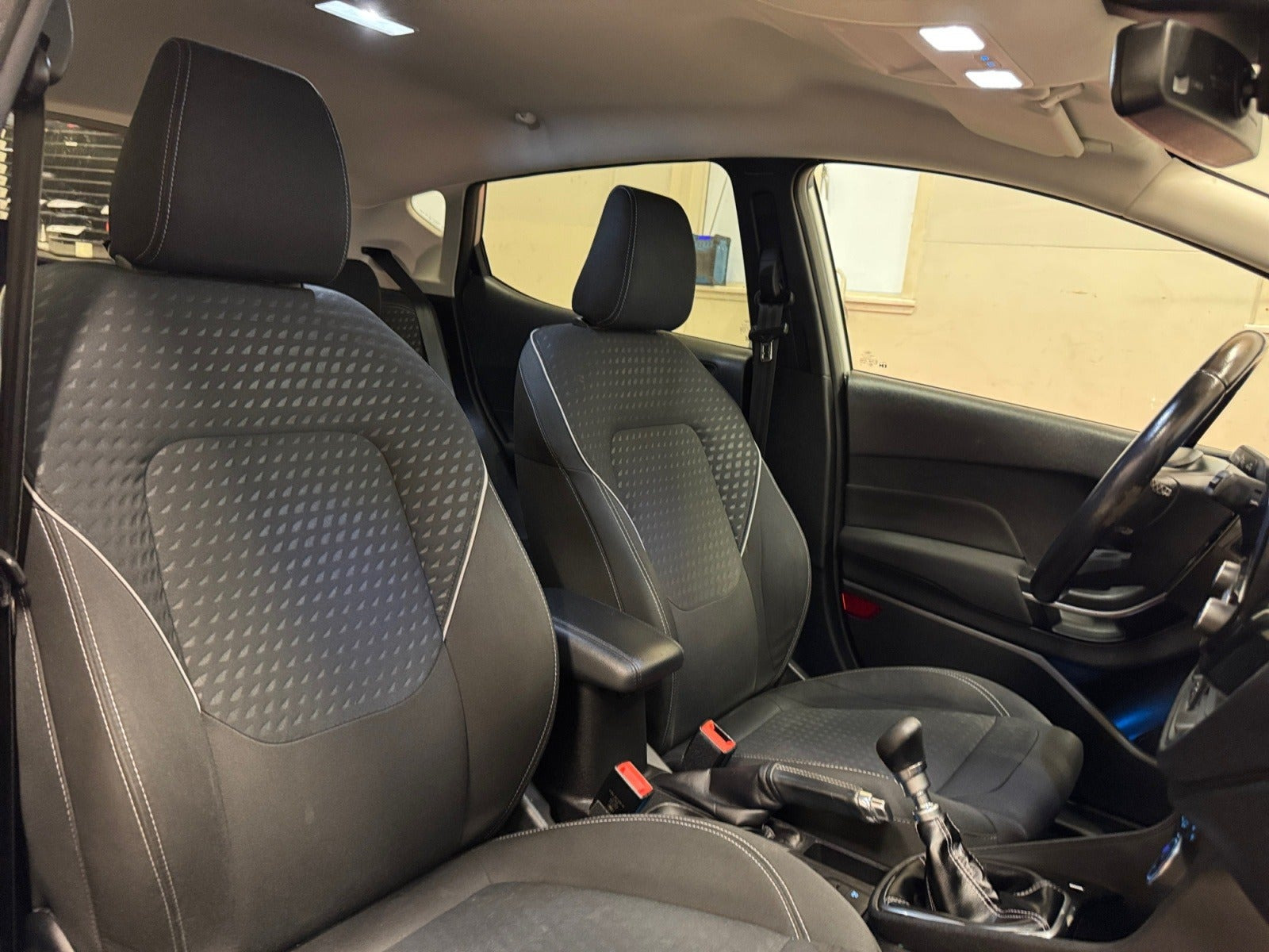 Sølv Ford Fiesta fra 2017