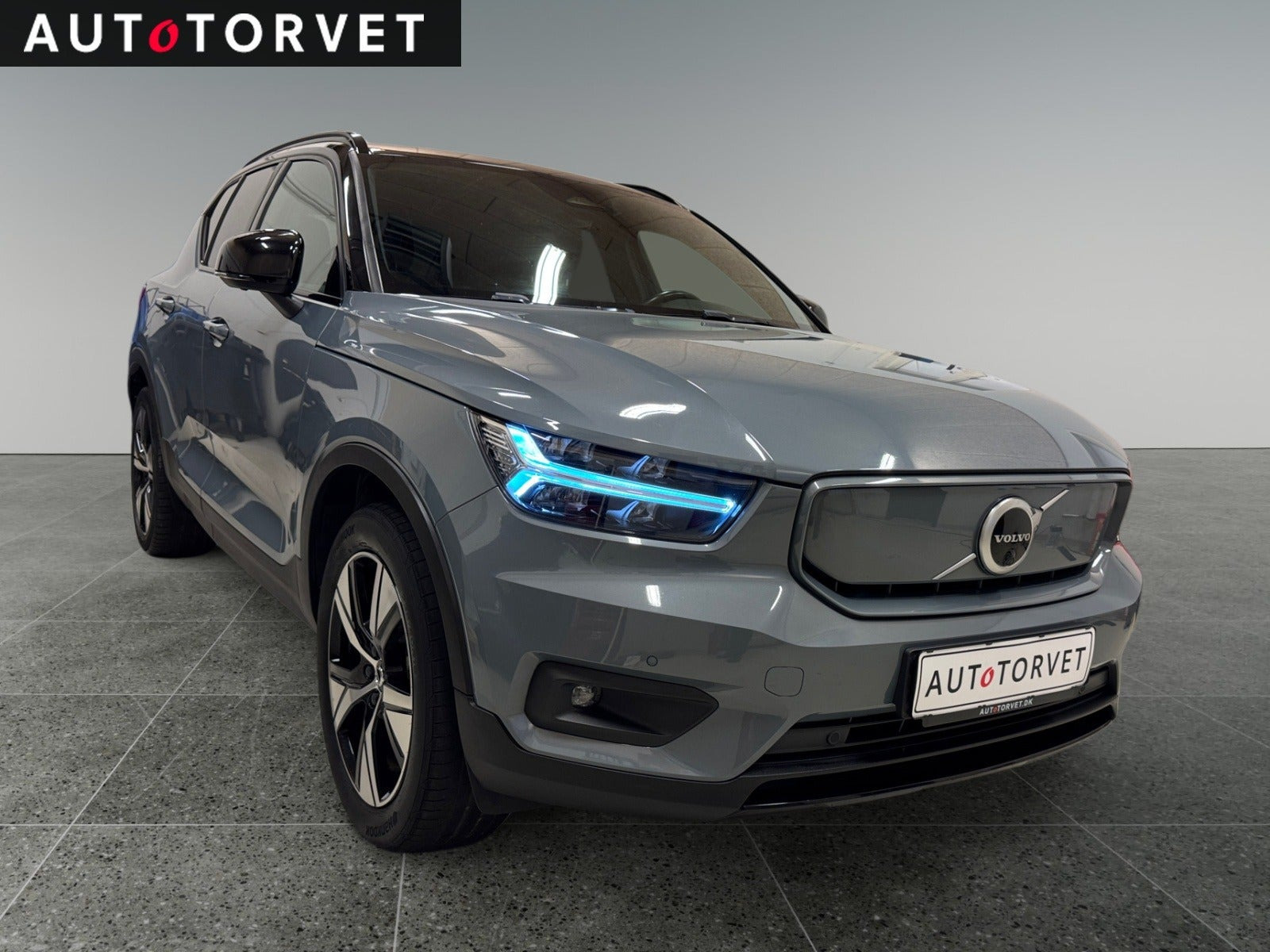 Blå Volvo XC40 fra 2021