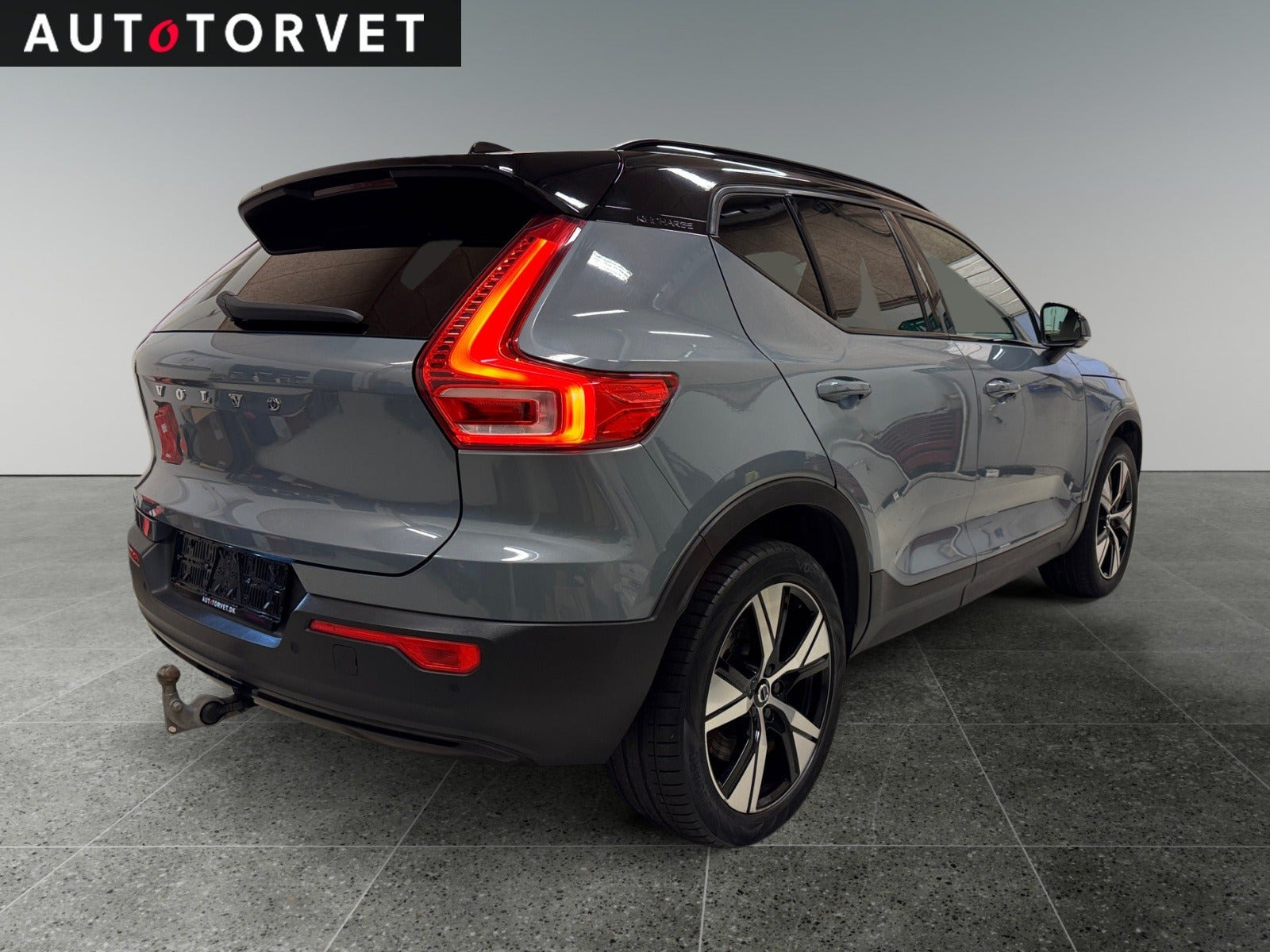 Blå Volvo XC40 fra 2021