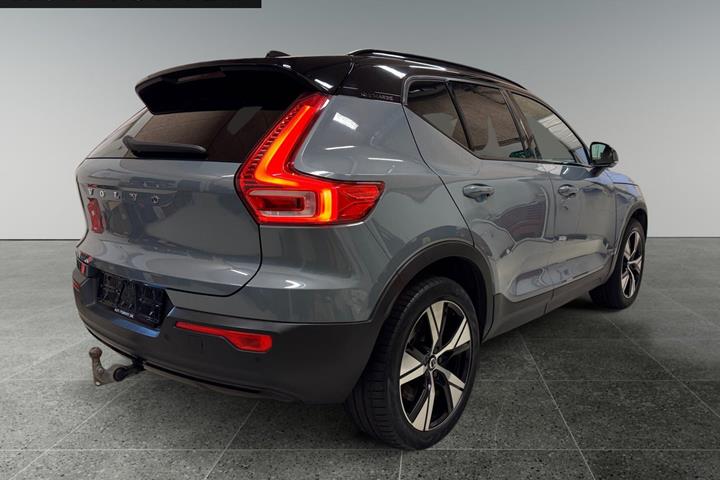 Blå Volvo XC40 fra 2021