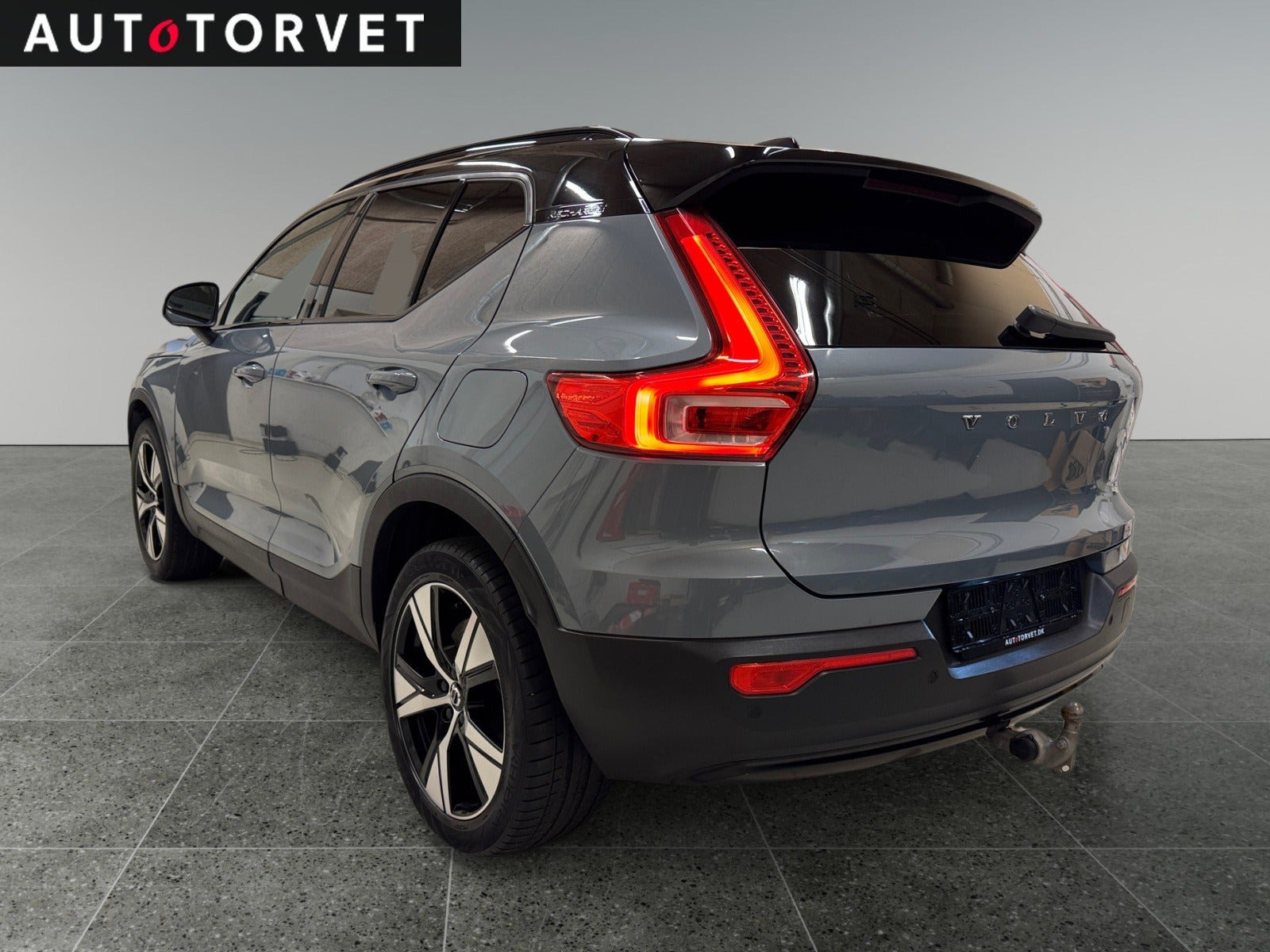 Blå Volvo XC40 fra 2021