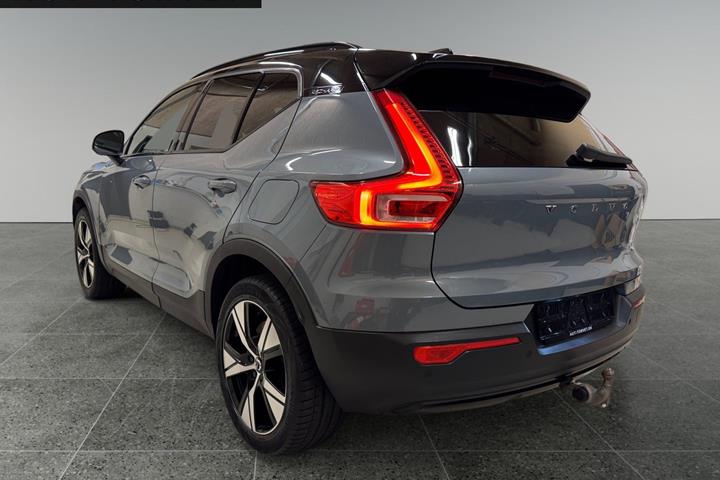 Blå Volvo XC40 fra 2021