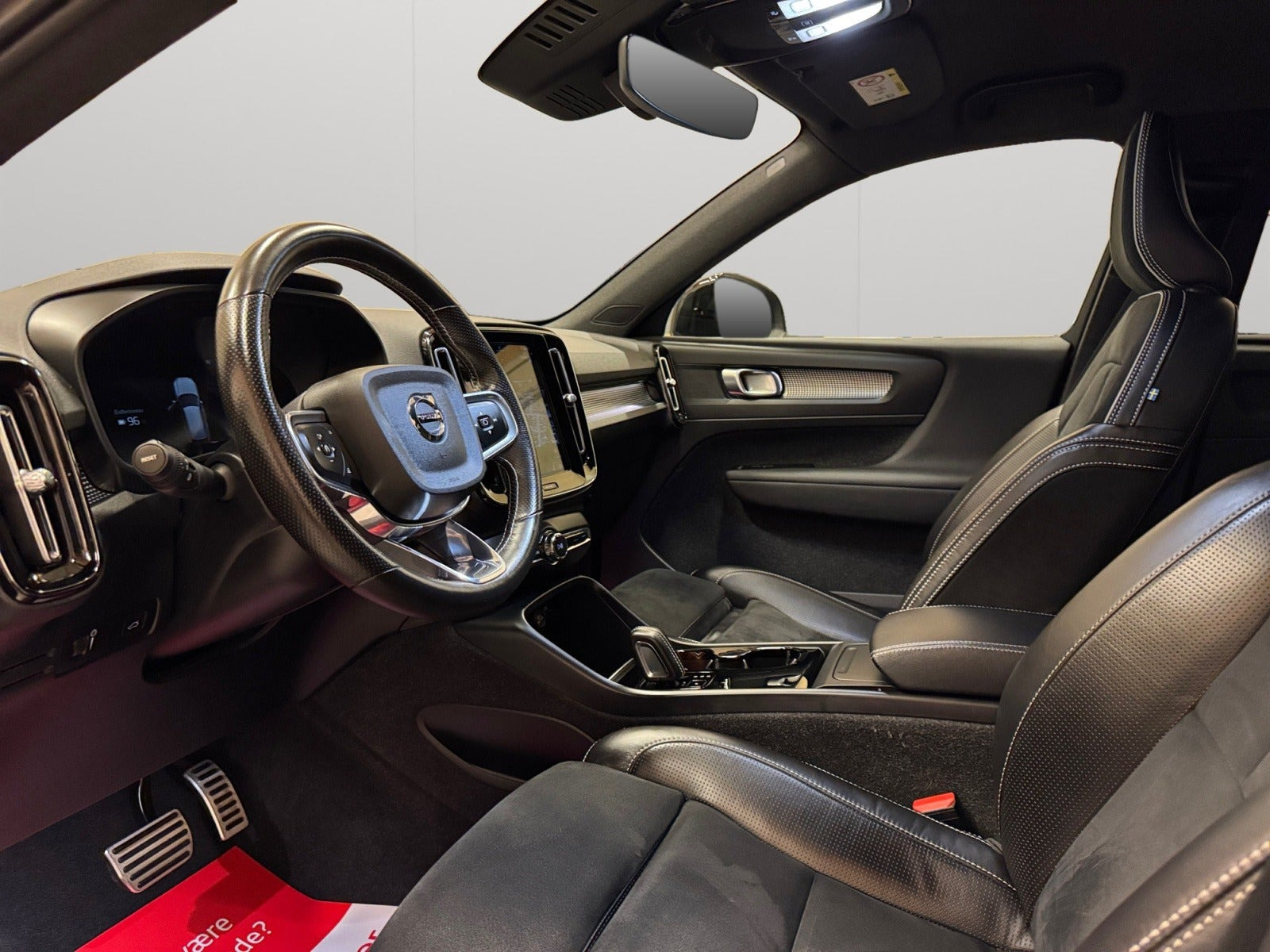 Blå Volvo XC40 fra 2021