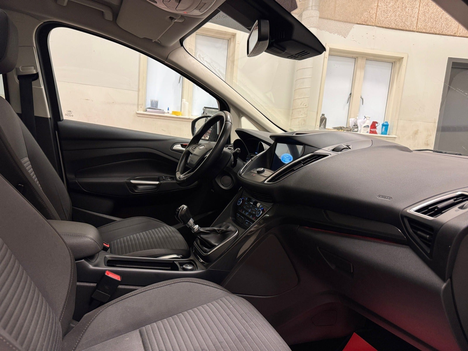 Hvid Ford C-MAX fra 2018
