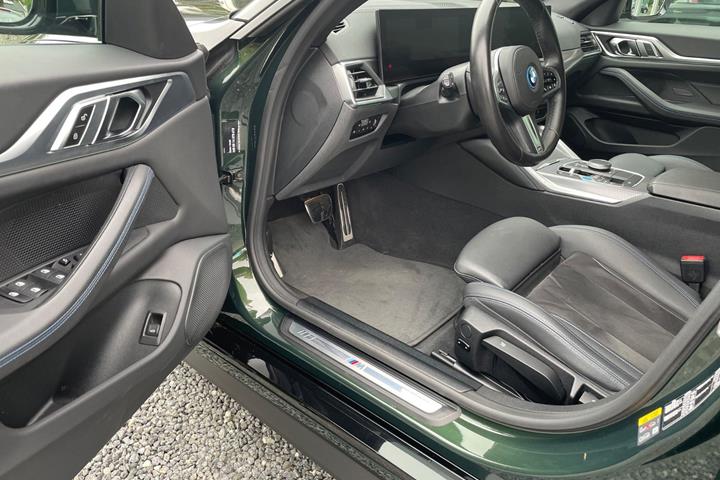 Grøn BMW i4 fra 2023