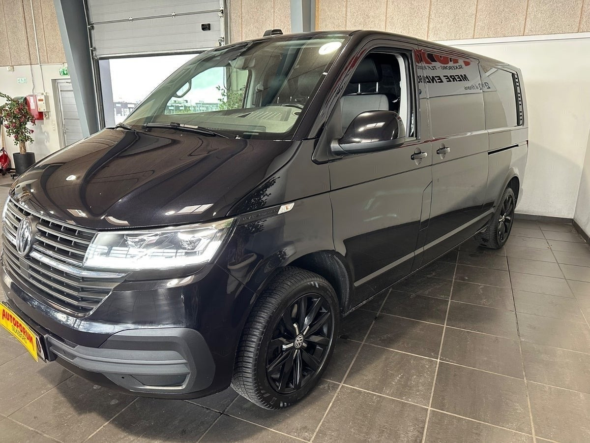 Sort VW Transporter fra 2021