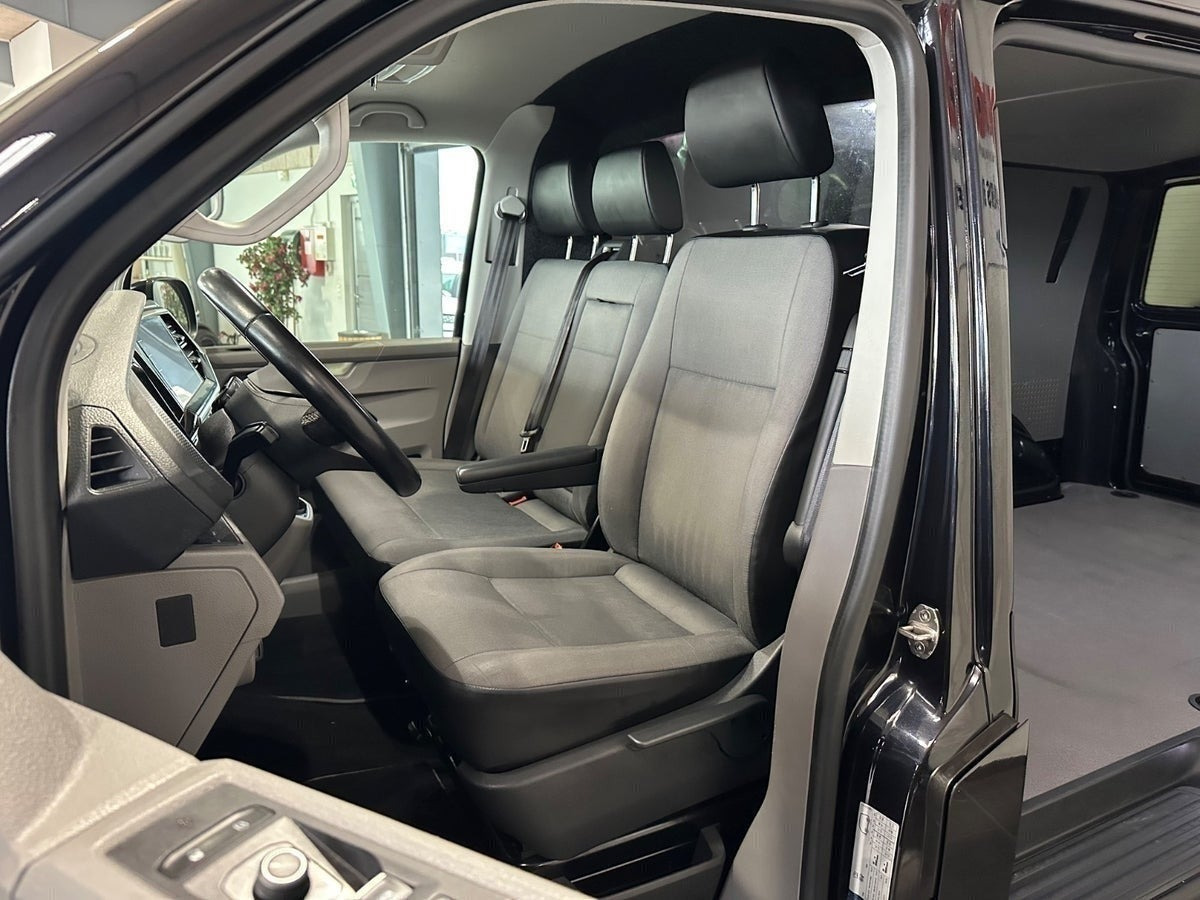 Sort VW Transporter fra 2021