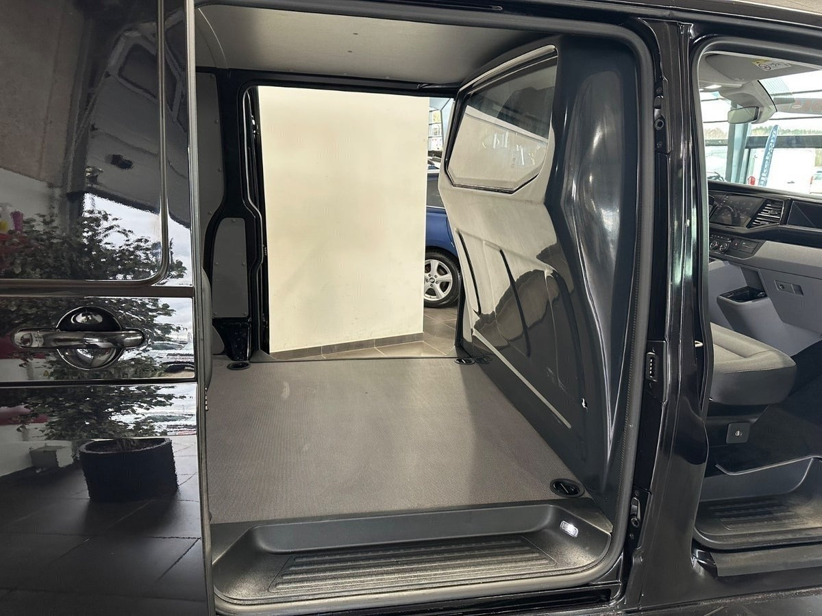 Sort VW Transporter fra 2021