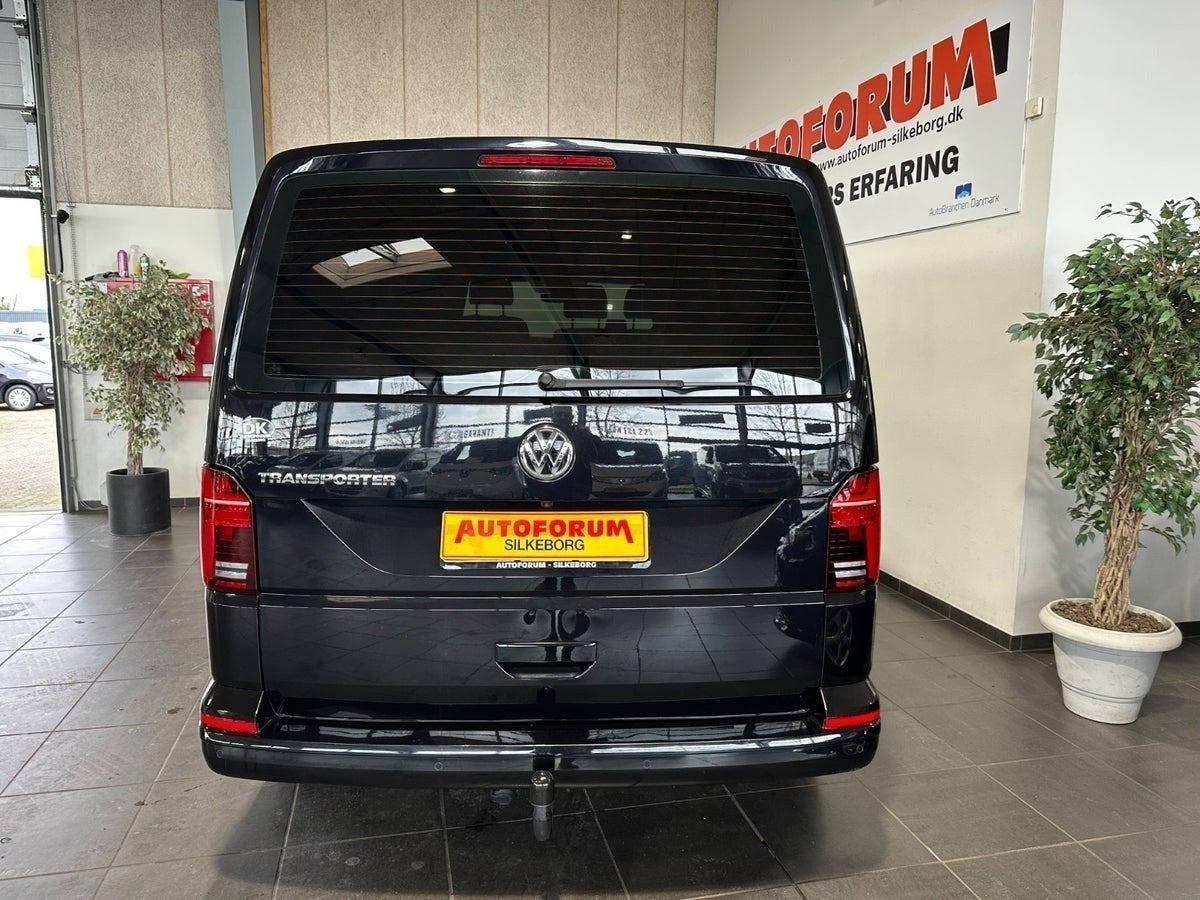 Sort VW Transporter fra 2021