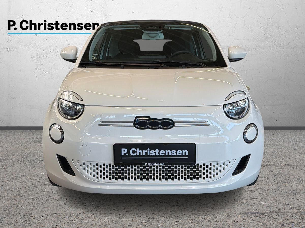 Hvid Fiat 500e fra 2023
