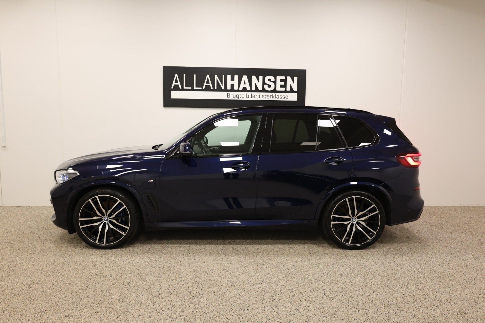 Blå BMW X5 fra 2021