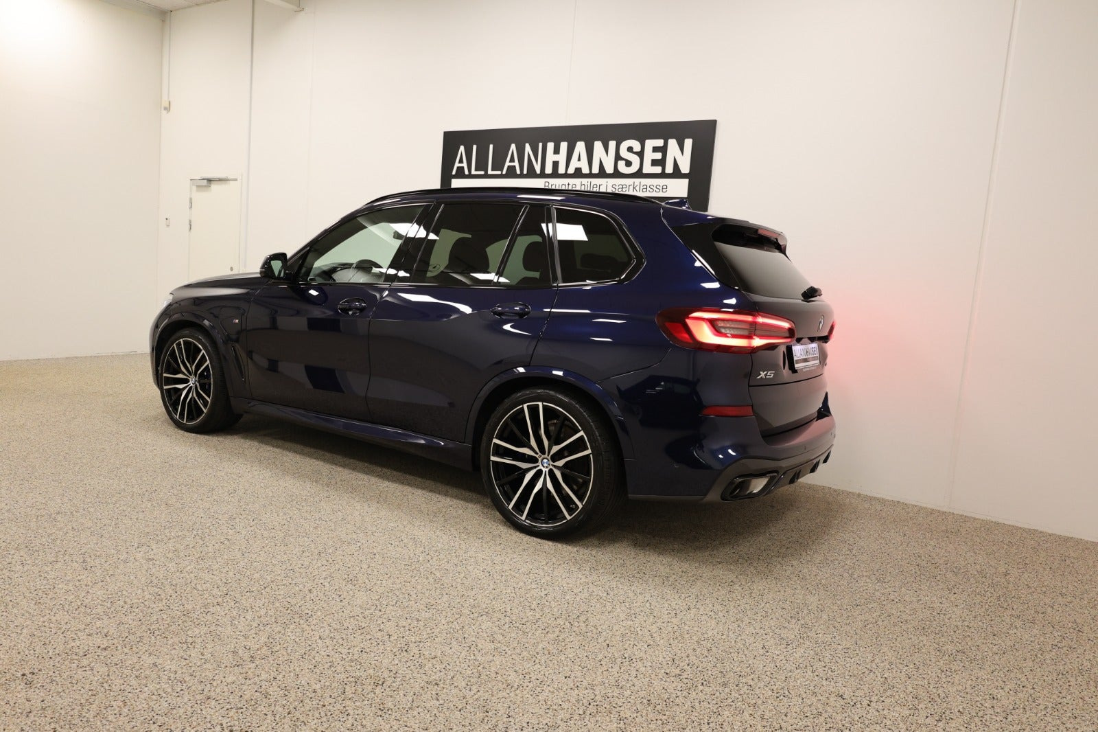 Blå BMW X5 fra 2021