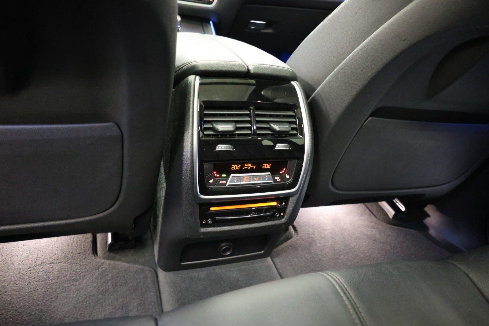 Blå BMW X5 fra 2021