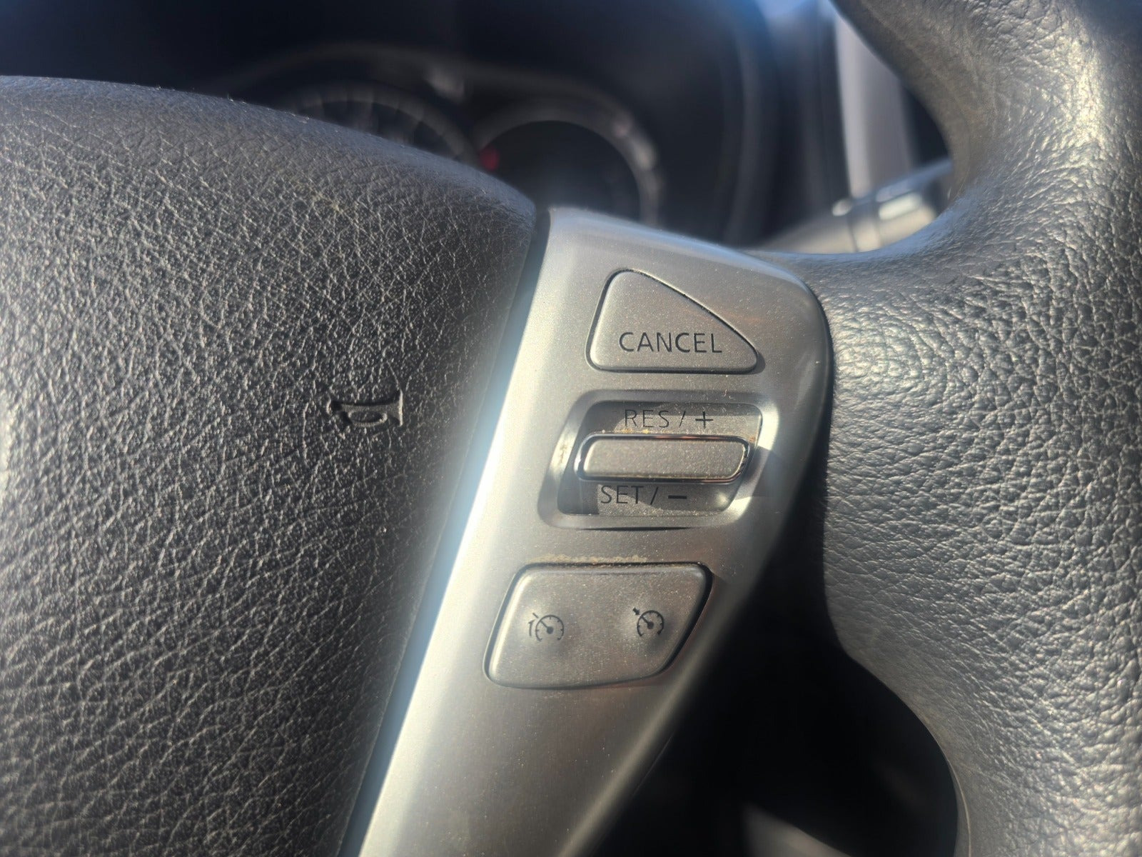 Rød Nissan Note fra 2014