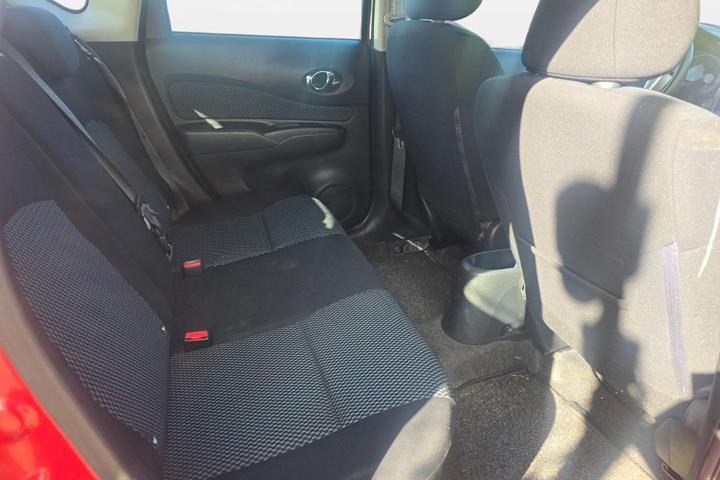 Rød Nissan Note fra 2014