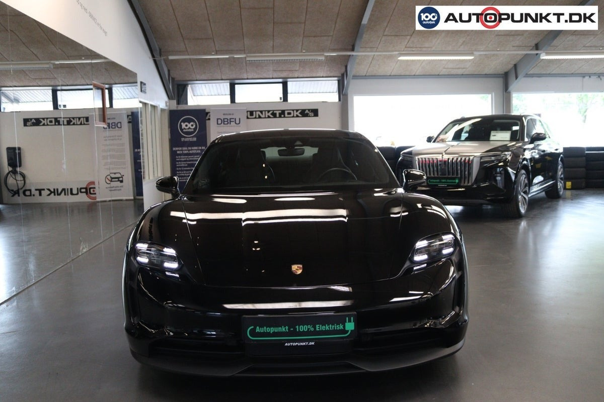 Sort Porsche Taycan fra 2022