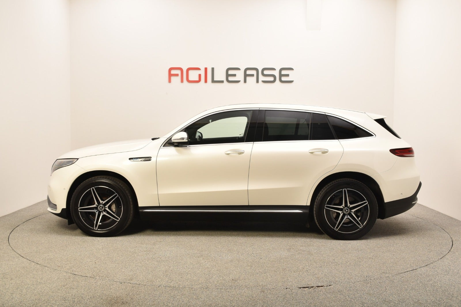 Hvid Mercedes EQC400 fra 2021
