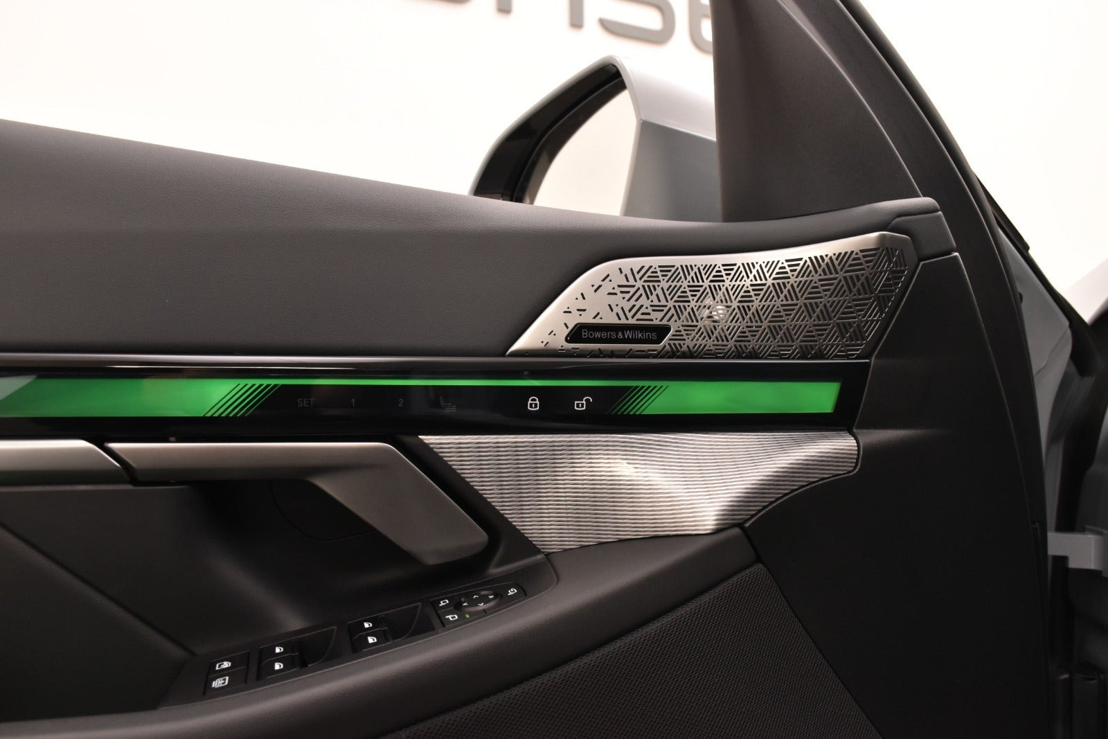 Grå BMW i5 fra 2024