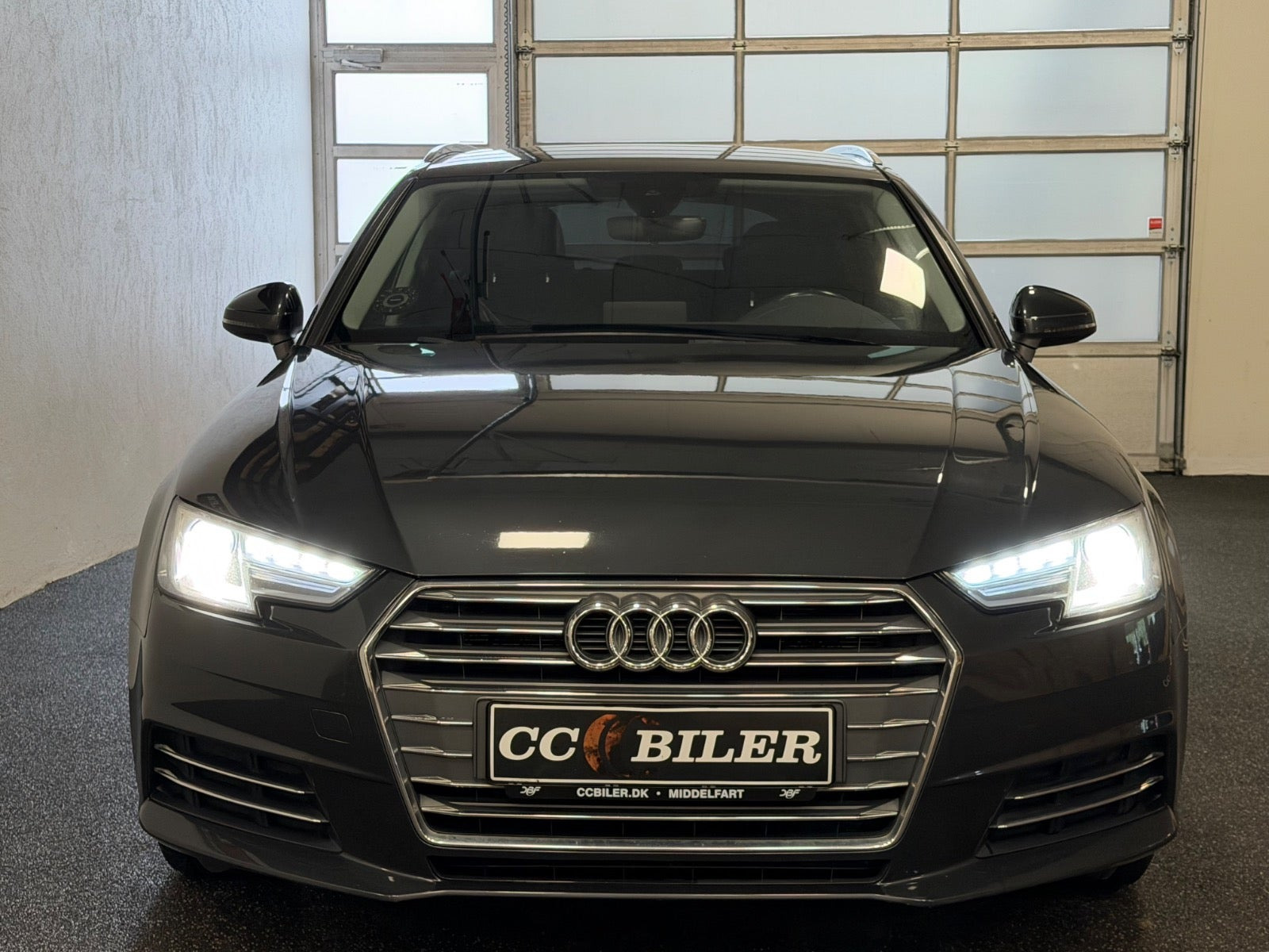 Grå Audi A4 fra 2016