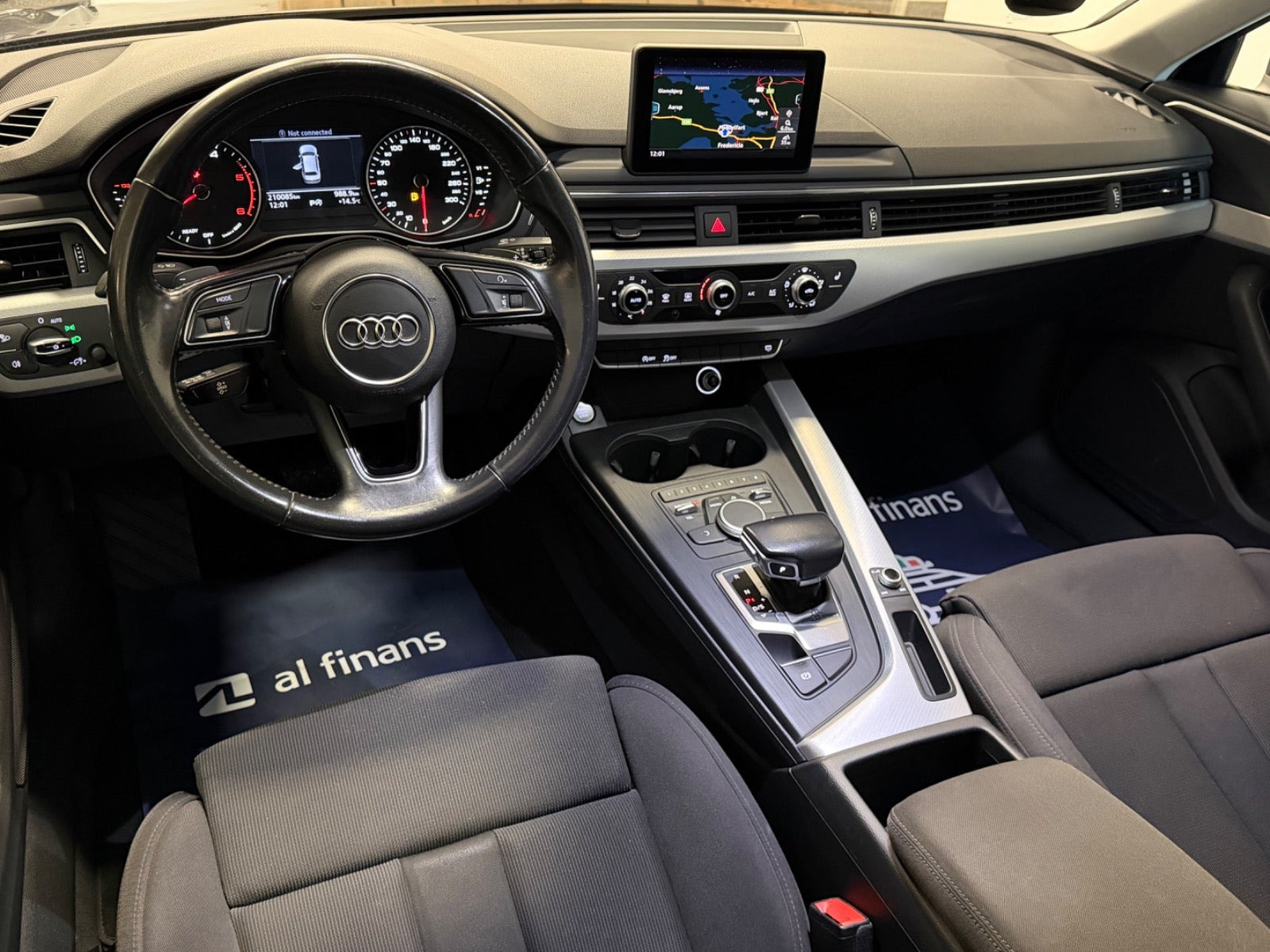 Grå Audi A4 fra 2016