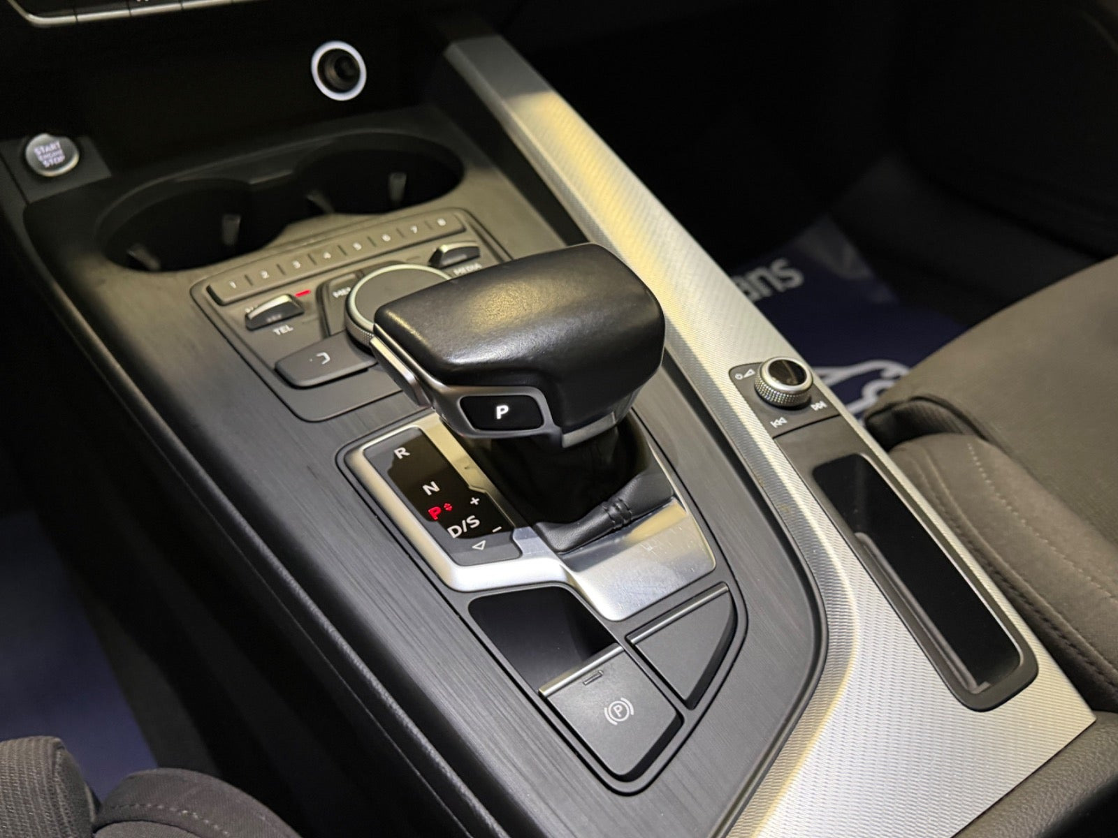 Grå Audi A4 fra 2016