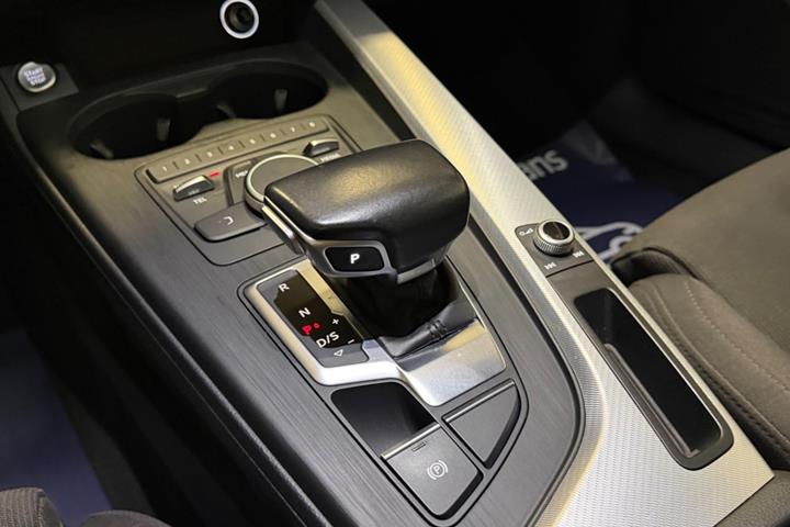 Grå Audi A4 fra 2016