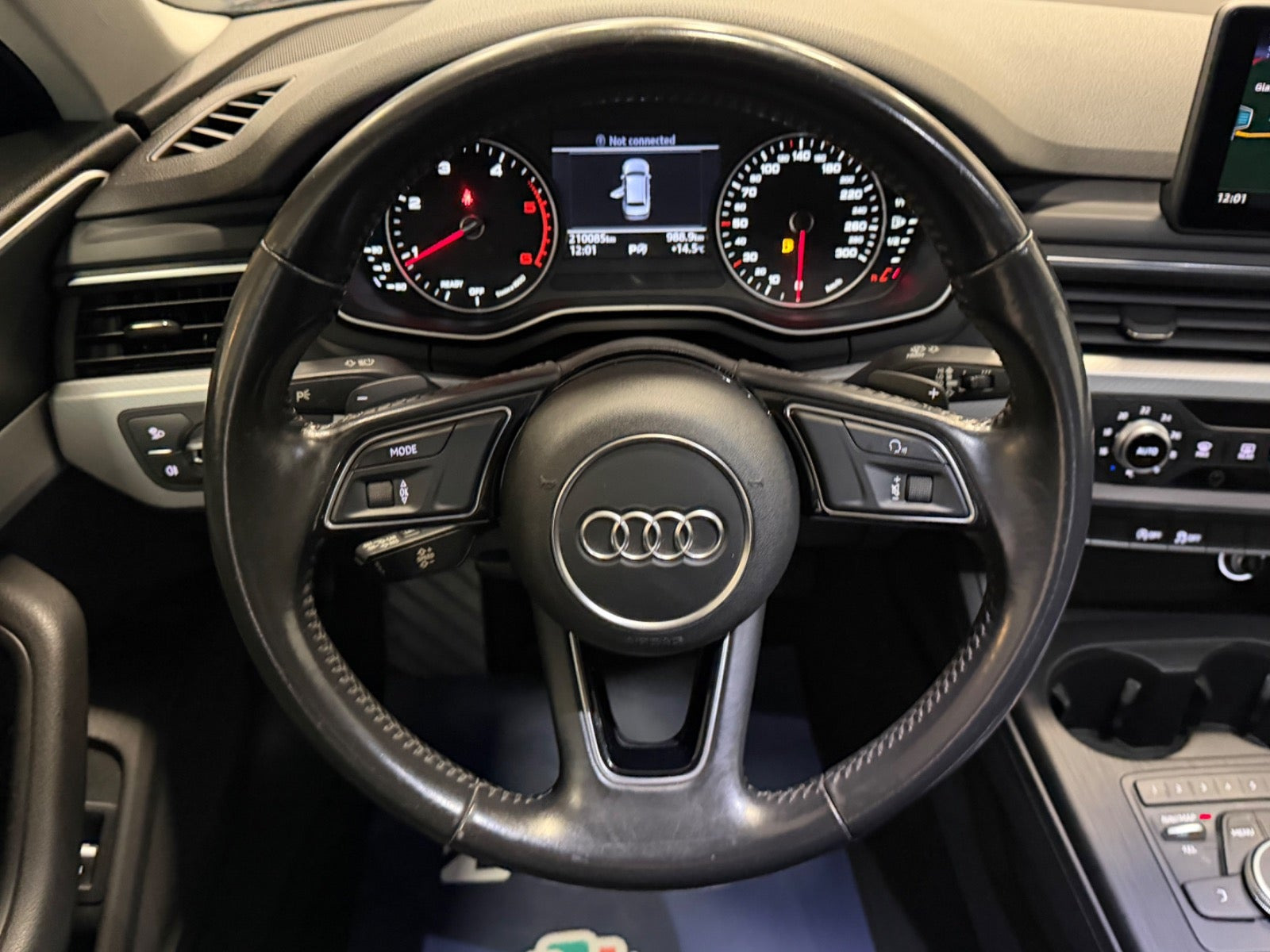 Grå Audi A4 fra 2016
