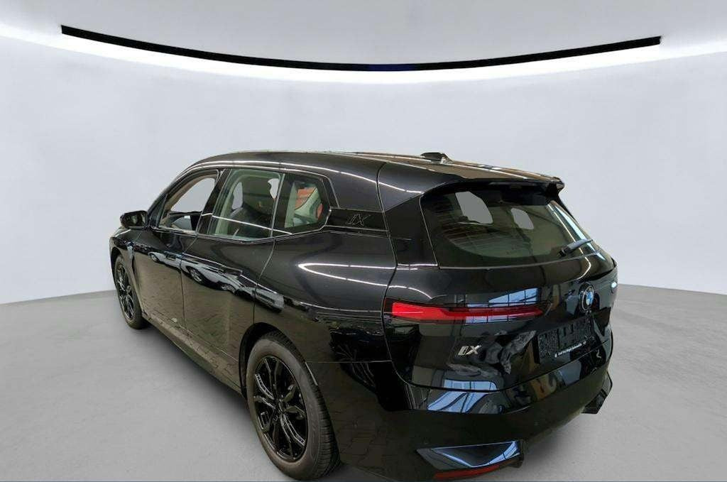 Sort BMW iX fra 2026