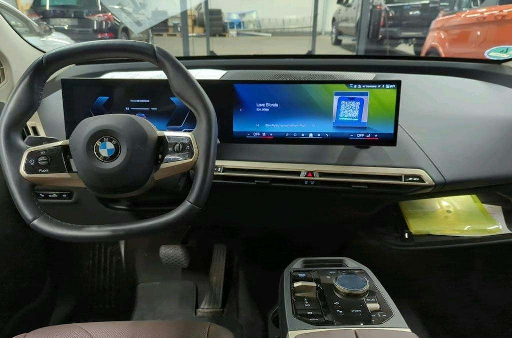 Sort BMW iX fra 2026