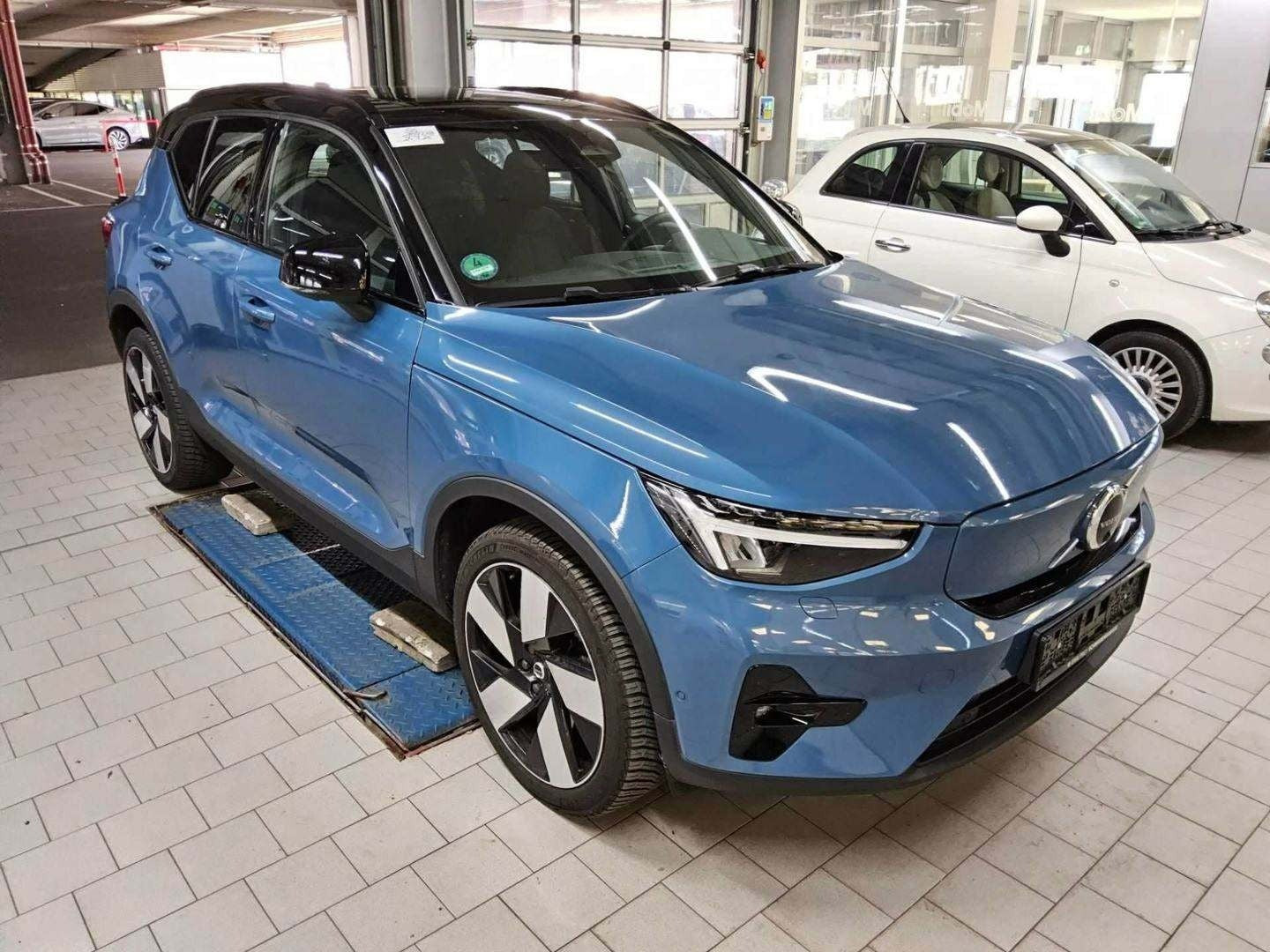 Sort Volvo XC40 fra 2023
