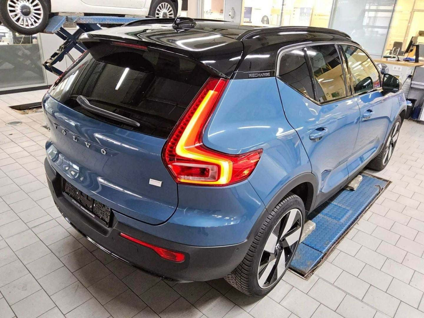 Sort Volvo XC40 fra 2023