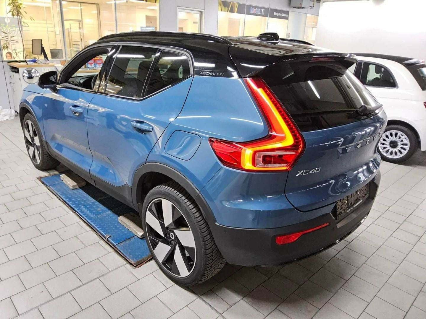 Sort Volvo XC40 fra 2023