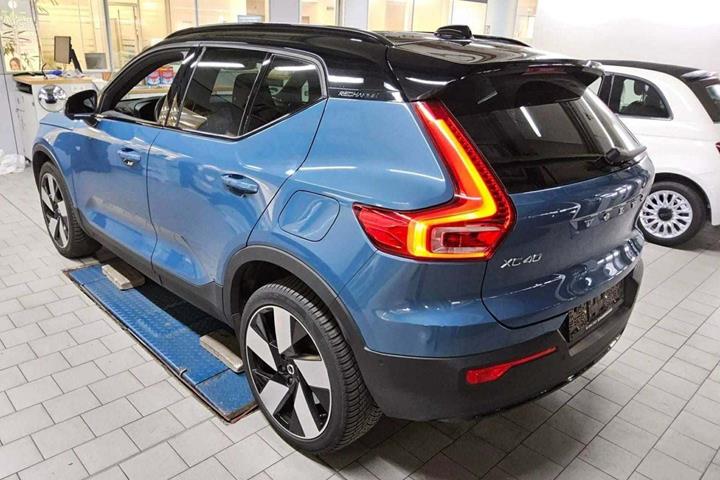 Sort Volvo XC40 fra 2023