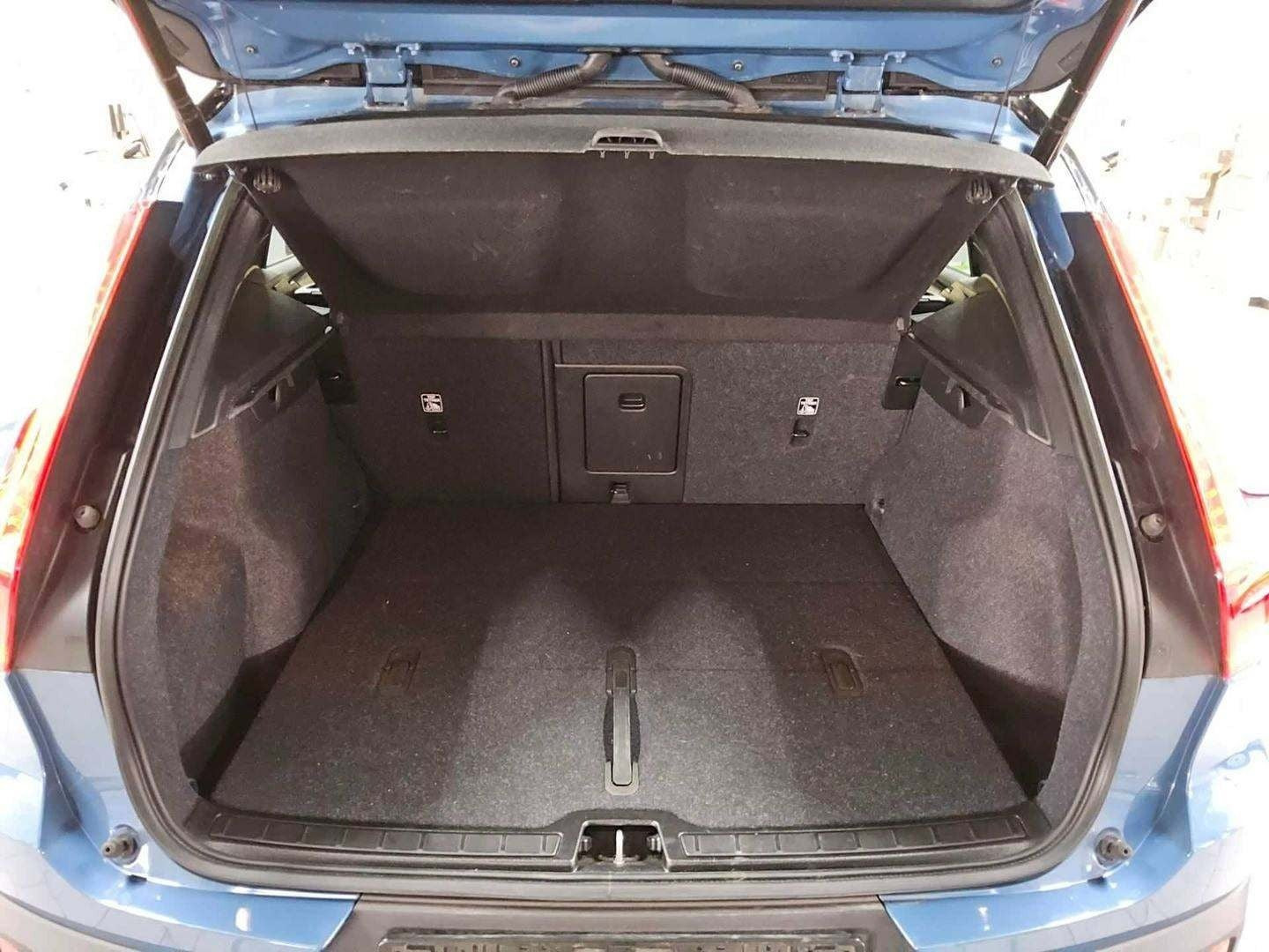 Sort Volvo XC40 fra 2023